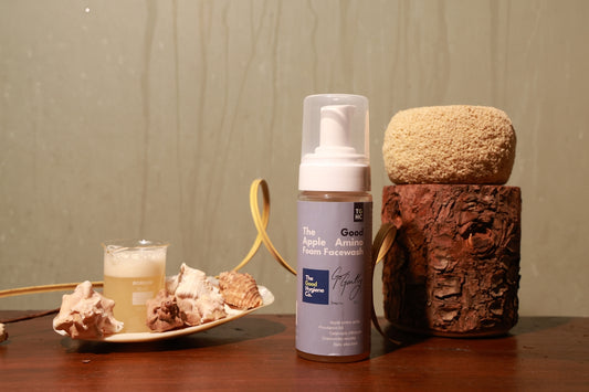 Foaming cleanser bottle with natural elements